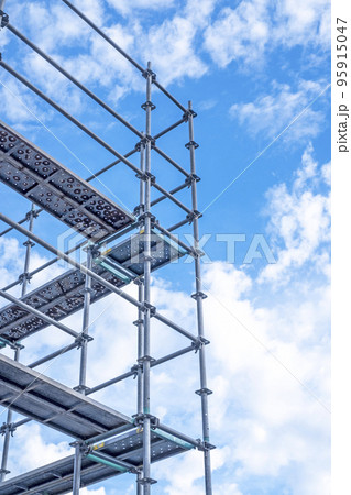 足場　青空 95915047