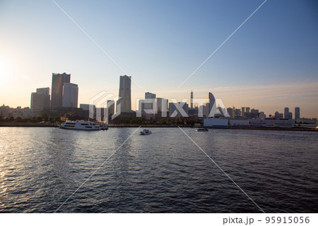 ≪横浜≫みなとみらいの夕景 95915056