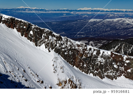 八ケ岳連峰・硫黄岳の火口壁と乗鞍岳、槍・穂高連峰 八ケ岳連峰・硫黄岳の火口壁と乗鞍岳、槍・穂高連峰 95916681
