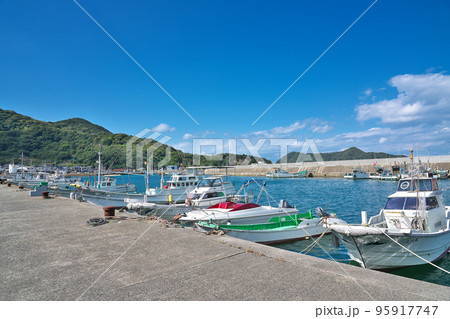 【衣奈漁港】  和歌山県日高郡由良町衣奈 95917747