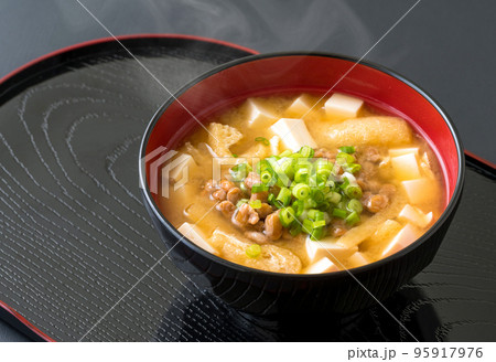 ネギがのった納豆汁、納豆の味噌汁。 ネギがのった納豆汁、納豆の味噌汁。 95917976