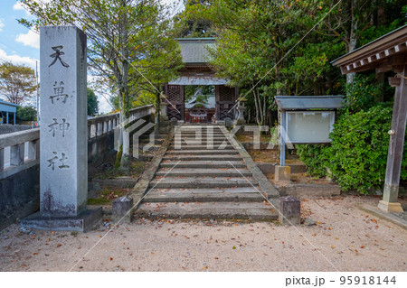 天萬神社　社号標と随神門　鳥取県西伯郡南部町天萬 95918144