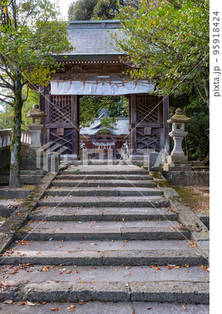 天萬神社　随神門　鳥取県西伯郡南部町天萬 95918424