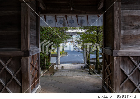 天萬神社　随神門　鳥取県西伯郡南部町天萬 95918743