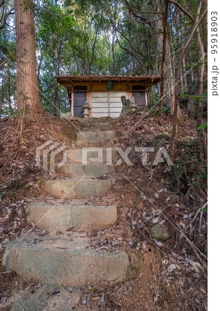 楽々福神社 拝殿 鳥取県西伯郡南部町中 楽々福神社 拝殿 鳥取県西伯郡南部町中 95918903