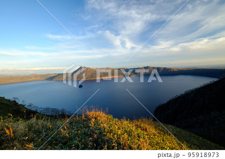 秋晴れの摩周湖 秋晴れの摩周湖 95918973