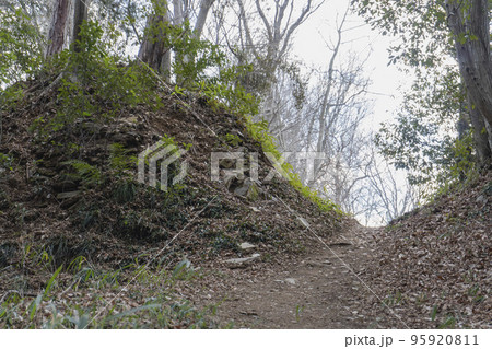 小倉城の古い石積み/埼玉県比企郡ときがわ町【比企城館跡群】 小倉城の古い石積み/埼玉県比企郡ときがわ町【比企城館跡群】 95920811