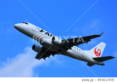 大阪国際空港　旅客機　離陸　猪名川土手 95921459