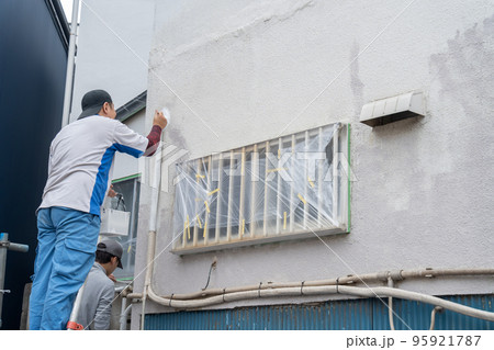 住宅の外壁の塗装 95921787