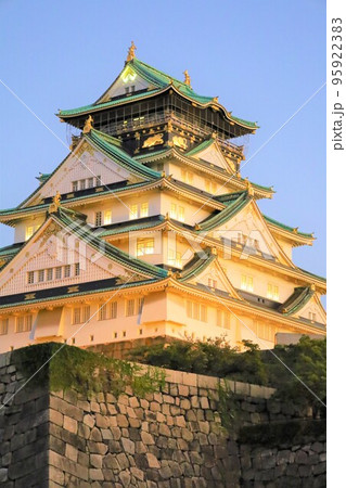 大阪城とその周辺を散歩　朝～昼～夕～夜　秋晴れ 95922383