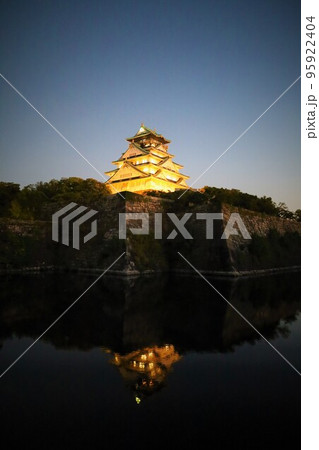 大阪城とその周辺を散歩　朝～昼～夕～夜　秋晴れ 95922404