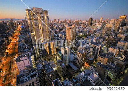 大阪城とその周辺を散歩　朝～昼～夕～夜　秋晴れ 95922420