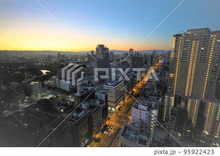 大阪城とその周辺を散歩　朝～昼～夕～夜　秋晴れ 95922423