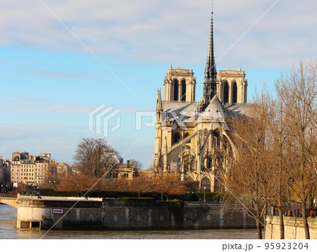 フランス パリ 火災前 ノートルダム大聖堂 フランス パリ 火災前 ノートルダム大聖堂 95923204