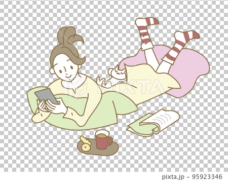 スマホを見てくつろぐ若い女性 スマホを見てくつろぐ若い女性 95923346