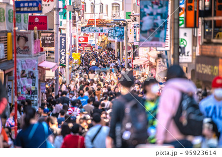 日本の東京都市景観 外国人続々…水際対策が大幅緩和…原宿・竹下通りはコロナ禍前の賑わい＝10月23日 95923614