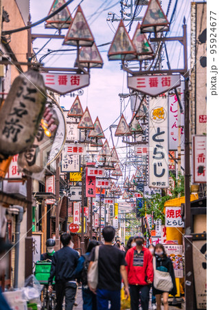 日本の東京都市景観 中野サンモール商店街とつながる三番街などを望む=10月23日 日本の東京都市景観 中野サンモール商店街とつながる三番街などを望む=10月23日 95924677