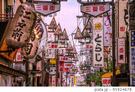 日本の東京都市景観 中野サンモール商店街とつながる三番街などを望む＝10月23日 95924678