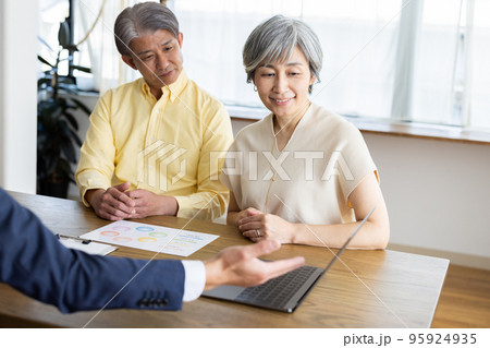 ビジネス 打ち合わせ 商談 ビジネス 打ち合わせ 商談 95924935