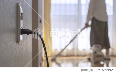 家庭用コンセント。コンセント、電源、節電など 家庭用コンセント。コンセント、電源、節電など 95924992