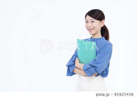 笑顔の30代ビジネスウーマン 笑顔の30代ビジネスウーマン 95925456