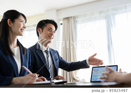 ビジネス 打ち合わせ 商談 ビジネス 打ち合わせ 商談 95925497