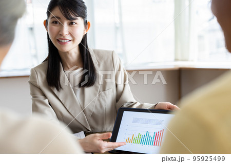 ビジネス 打ち合わせ 商談 ビジネス 打ち合わせ 商談 95925499