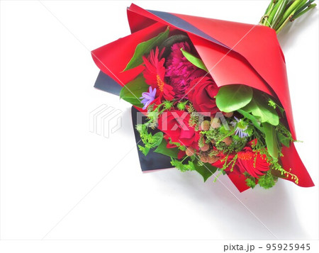 バラとガーベラのフラワーアレンジメント 95925945