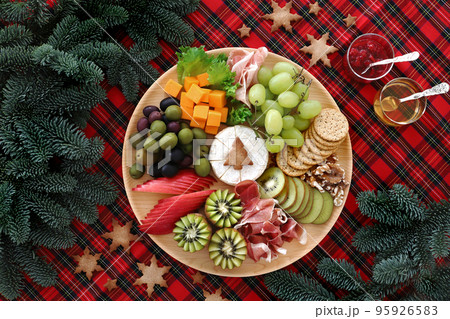 クリスマス チーズプラッター、チーズボード、シャルキュトリー クリスマス チーズプラッター、チーズボード、シャルキュトリー 95926583