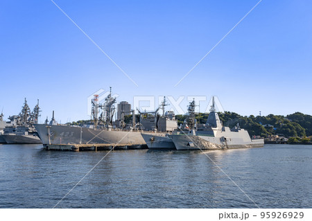 神奈川県横須賀市　YOKOSUKA軍港めぐりの風景 95926929