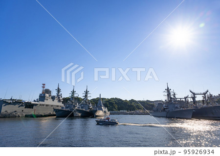 神奈川県横須賀市　YOKOSUKA軍港めぐりの風景 95926934