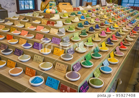 台南土産のカラフルな塩 台南土産のカラフルな塩 95927408