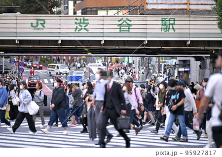 日本の東京都市景観 入国制限撤廃、外国人の個人旅行も解禁…渋谷は多くの人出=10月11日 日本の東京都市景観 入国制限撤廃、外国人の個人旅行も解禁…渋谷は多くの人出=10月11日 95927817