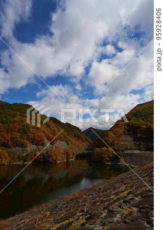 瑞牆湖畔の紅葉 瑞牆湖畔の紅葉 95928406