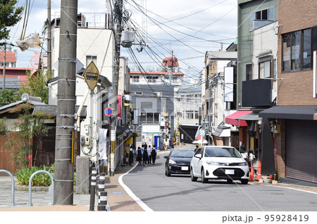 京都市 伏見稲荷駅前の街並み 京都市 伏見稲荷駅前の街並み 95928419