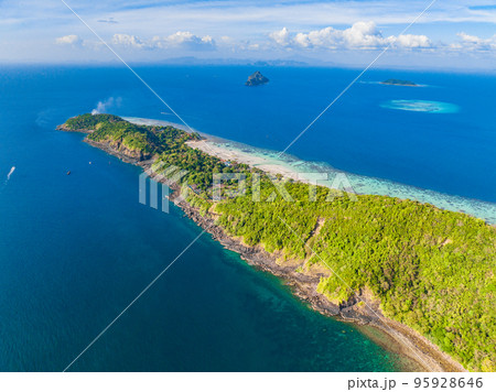 Aerial view of Laem Tong Beach or Laemtong bay in koh Phi Phi, Krabi, Thailand 95928646