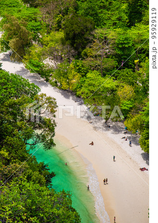 Aerial view of Koh Hong island in Krabi province, Thailand 95929119