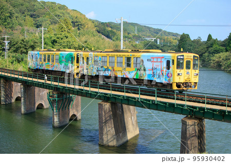 ロマ佐賀列車(JR九州 キハ125形気動車) ロマ佐賀列車(JR九州 キハ125形気動車) 95930402