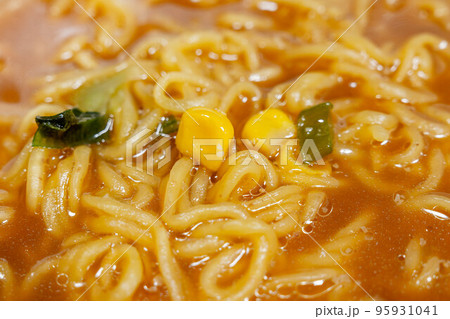 カップの味噌ラーメン 95931041