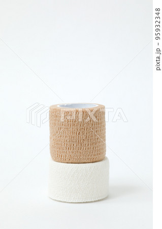 テープ、包帯、医療テープ、手当て、テーピング、治療、怪我、清潔、けが、病院、医療品、救急箱 95932348