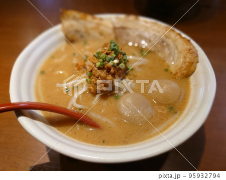 玉こんにゃくの入った山形みそラーメン 玉こんにゃくの入った山形みそラーメン 95932794