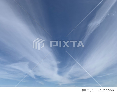 空高くにすじ雲 空高くにすじ雲 95934533