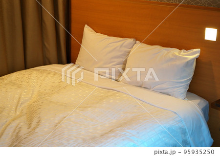 まさかの相部屋 まさかの相部屋 95935250