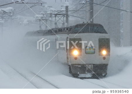 信越本線　黒姫ー妙高高原　JR東日本　189系　N102編成（長野）　妙高 95936540