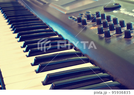 synthesizer 95936835