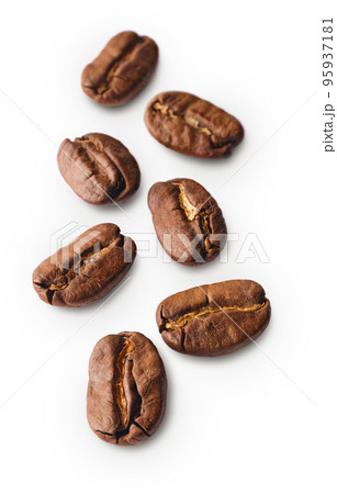 Group of roasted coffee beans 95937181