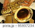 ズームアップしたサックス 95937234