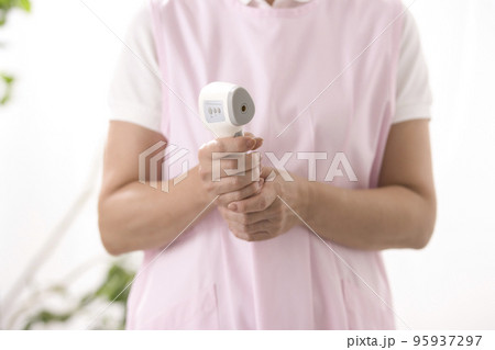 医療従事者 看護師 介護士 非接触温度計 医療従事者 看護師 介護士 非接触温度計 95937297