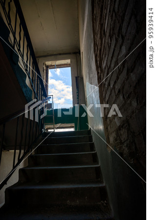 destroyed and burned houses in the city during the war in Ukraine 95939414