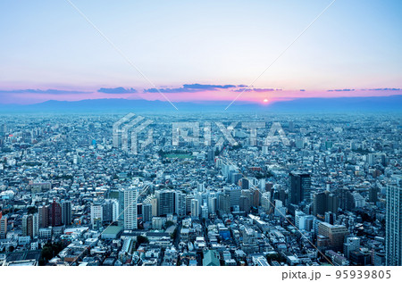Skyscrapersat sunset in Shinjuku, Tokyo, Japan 95939805